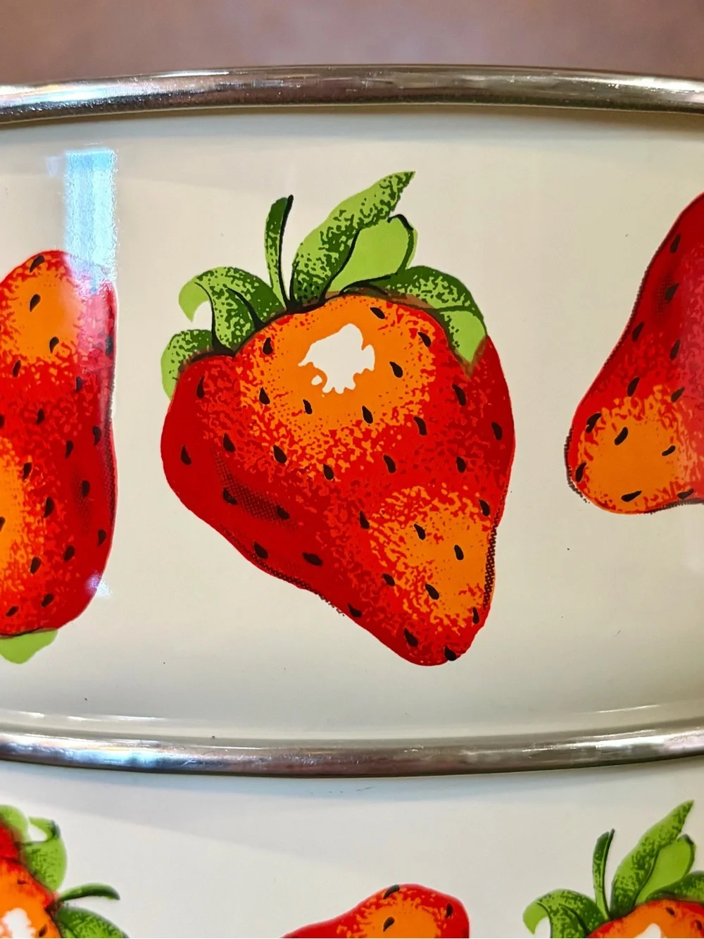 Vintage- 1970s 🍓 Kobë Strawberry Enamelware Nesting Mixing Bowls